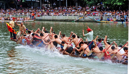 Chinese celebrate Duanwu racing Dragon Boats