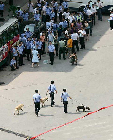 Bomb threat causes evacuation of 100,000