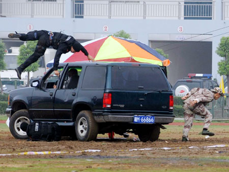 Anti-terrorism drill in E China city