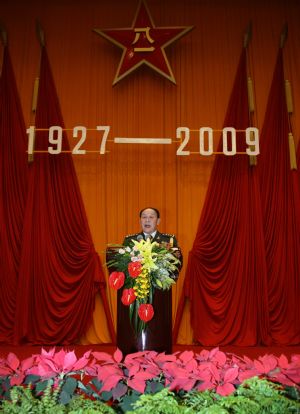 China firmly pursues peaceful development: defense minister