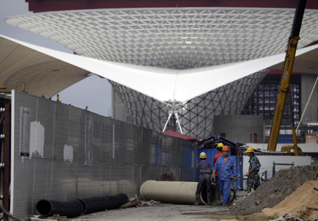 Pavilion for Shanghai 2010 Expo under construction