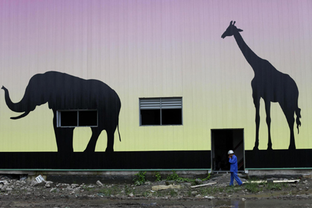 Pavilion for Shanghai 2010 Expo under construction