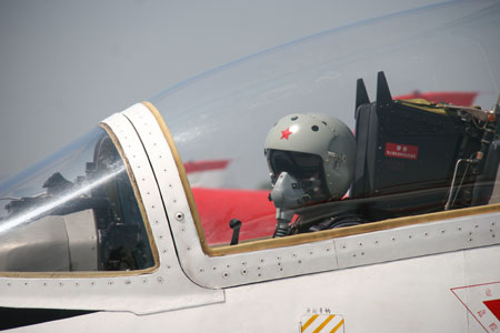 Chinese female fighter pilots get new suits