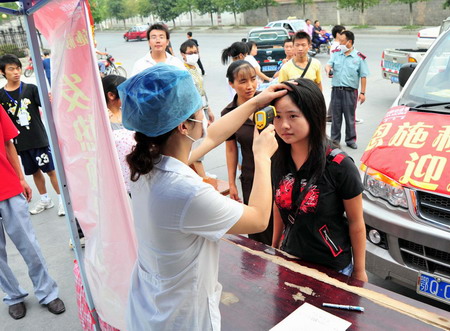 Schools gear up to fend off flu outbreak