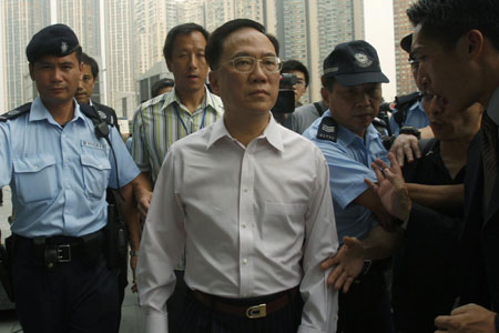 6 HK workers die in skyscraper fall