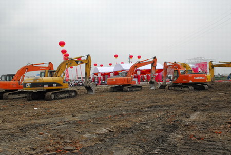 Cross-Straits trade zone breaks ground in E China