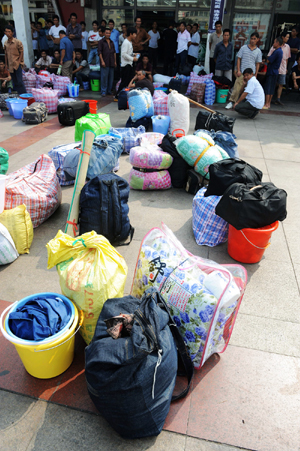 China embraces pre-holiday travel rush