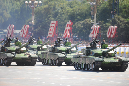 New weapons displayed during the 60th anniversary parade