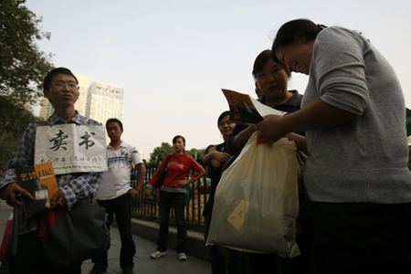 'Most impressive beggar' to publish 2nd book