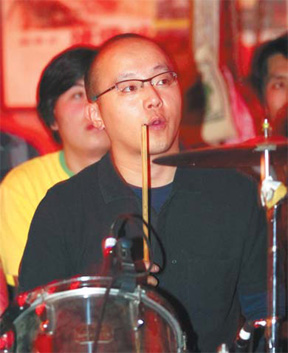 For China's early rock stars, life begins at 40