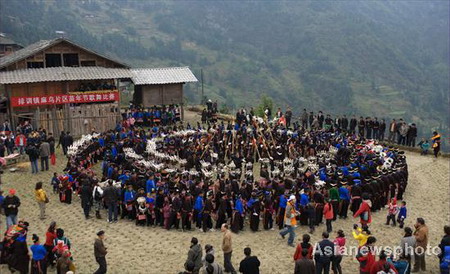Tourists join in ethnic Miao's New Year celebration