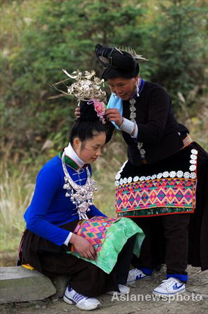 Tourists join in ethnic Miao's New Year celebration