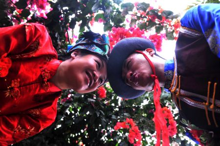 Zhuang people present traditional wedding to attract tourists