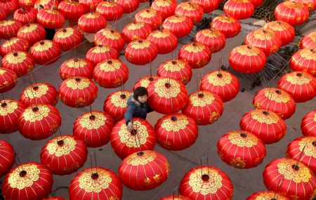 Jubilant Chinese greet New Year