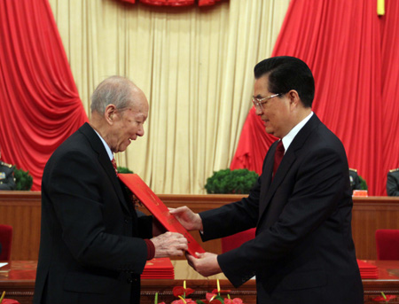 China awards two academicians top science honor