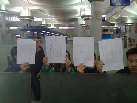 Stranded passengers clash in Changsha airport