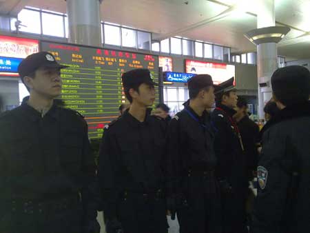 Stranded passengers clash in Changsha airport