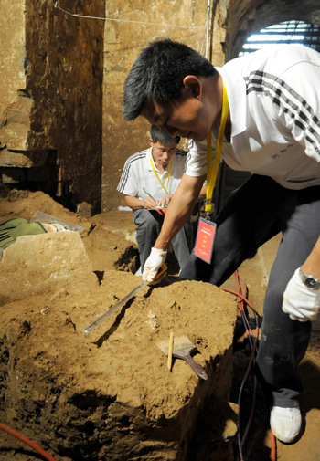 Ancient tomb unveiled to mark cultural heritage day