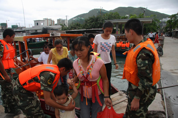 Typhoon Conson hits Hainan; 2 killed