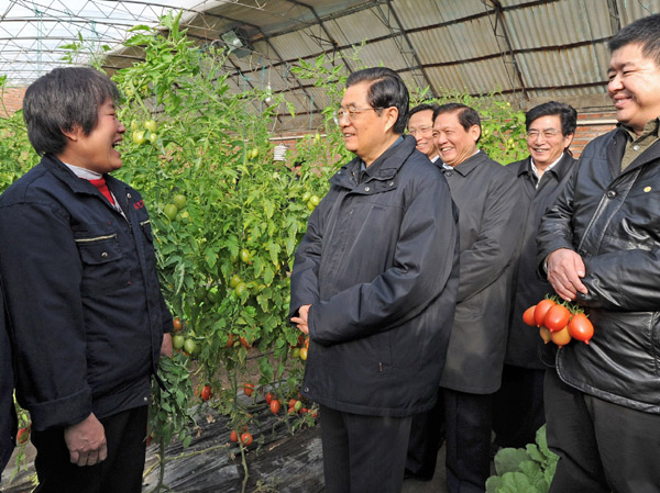 Hu vows more efforts to help low-income people