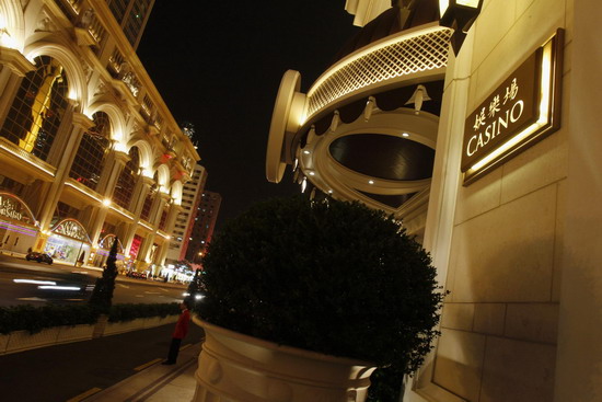 Macao gambling revenue soars 58% in 2010
