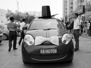 Inventive wedding motorcade wows bride