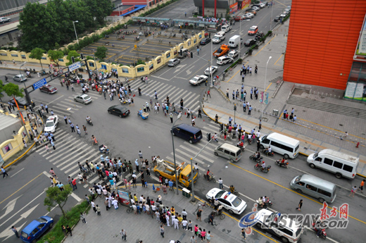 Man captured after supermarket blast