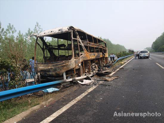 41 dead in central China bus fire