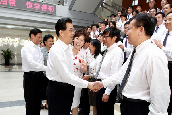 Hu salutes teachers ahead of Teachers' Day