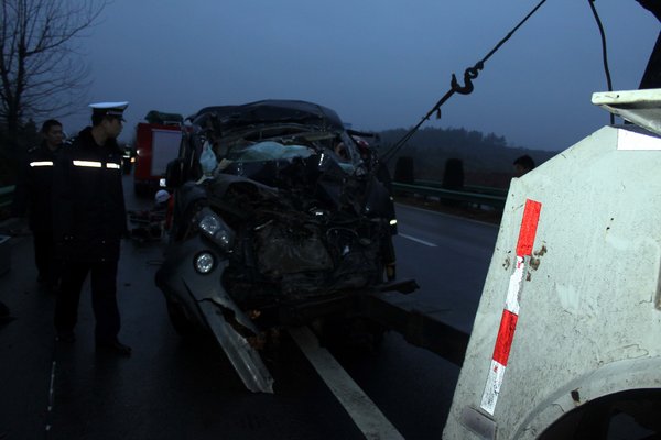 7 dead, 1 injured in pile-up in E China