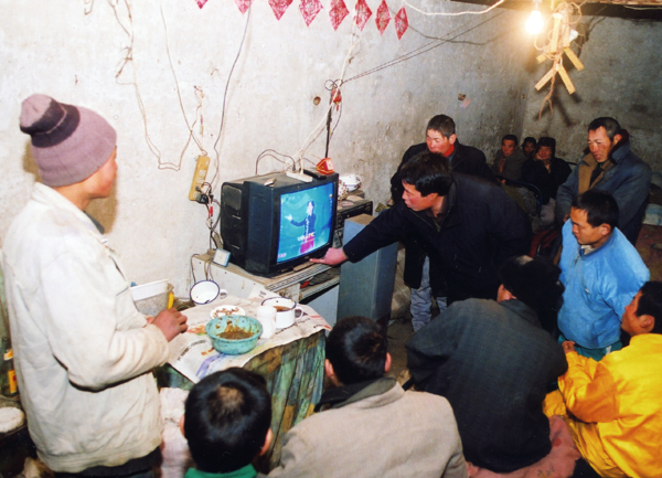 For hundreds of millions of families, watching CCTV Spring Festival gala, or Chun Wan, has long been a Lunar New Year ritual, along with eating dumplings and setting off fireworks. A gala performance brings in the new year