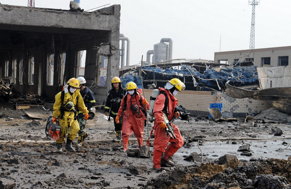 Rescuers search a chemical factory where an explosion on Tuesday killed at least 13 people and injured more than 40 in Zhaoxian county in North China's Hebei province. Photo by Yang Shiyao / Xinhua Deadly explosion rips through plant