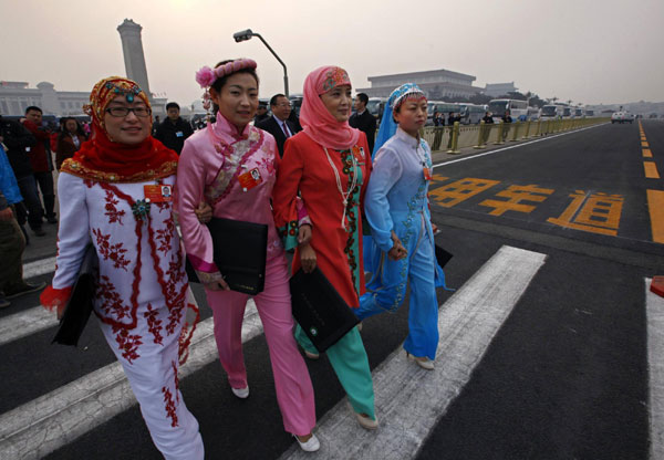 Ethnic group delegates attend NPC