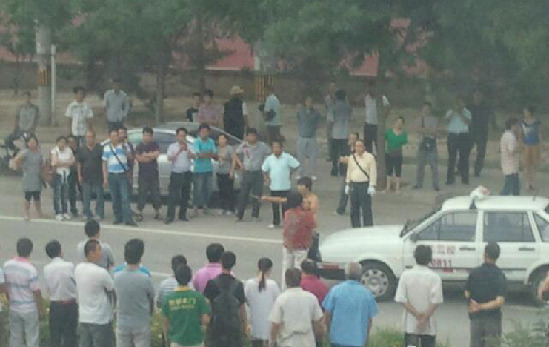 Hostage-taker shot dead by Beijing police