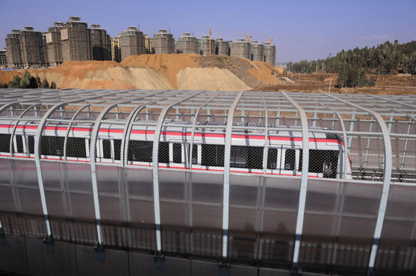 Subway derails in SW China, causing 1 dead