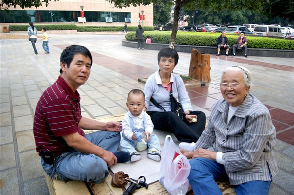Xiong Jiayi is taken care of by his grandfather, grandmother and 82-year-old great grandmother. Some things old, some things new
