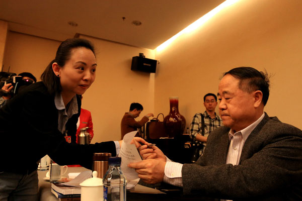 Tai Lihua gets the signature of writer Mo Yan for her new proposal during the CPPCC meeting. The signs are good
