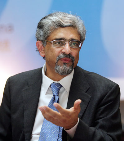 China urged to share success story with world