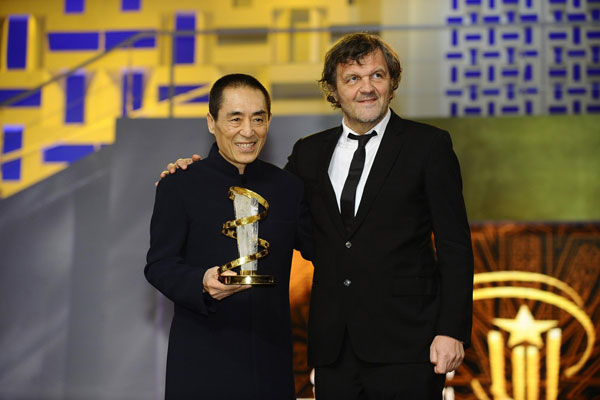 Chinese director Zhang Yimou (L) poses with Serbian film director Emir Kusturica during an event paying tribute to Zhang at the 12th Marrakech International Film Festival in Marrakech in this December 2, 2012 file photo. Zhang Yimou probed for possible violation