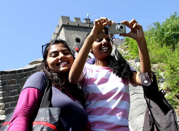 Members of the Chinese-Indian Youth Delegation pay a visit to the Great Wall in Beijing on Tuesday. Guan Xin / China Daily Premier eager to return to India