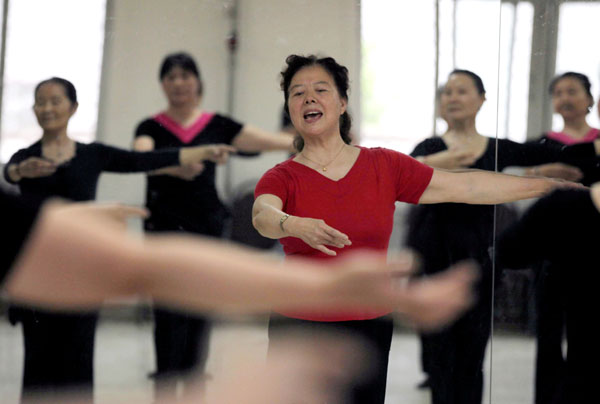 Li Guilan (center), 67, teaches senior students at a dancing class at the Chinese Academy of Sciences' College for the Elderly in Beijing. Never too old to learn new tricks