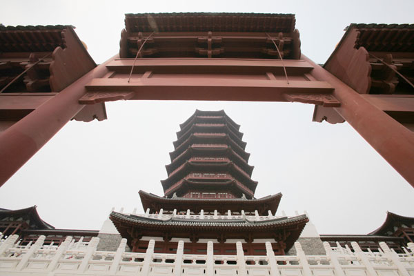 The Yongding Tower, a landmark building of the expo, has a total floor area of 8,000 square meters. It is the tallest antique-looking tower in Beijing, with a height of 69.7 meters. Beijing hosts garden expo