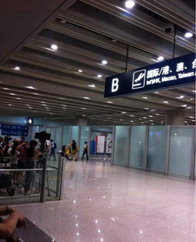Man hurt in blast at Beijing airport