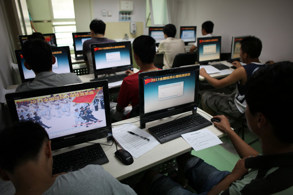 Students take a psychological test in Beijing during the summer and autumn recruitment program. Wang Jing / China Daily Get ready for roll call