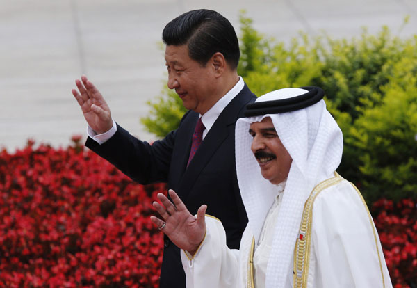 President Xi Jinping welcomes the King of Bahrain, Sheikh Hamad bin Isa Al-khalifa, at a ceremony outside the Great Hall of the People in Beijing on Monday. Xi seeks to resume FTA talks with Arab states