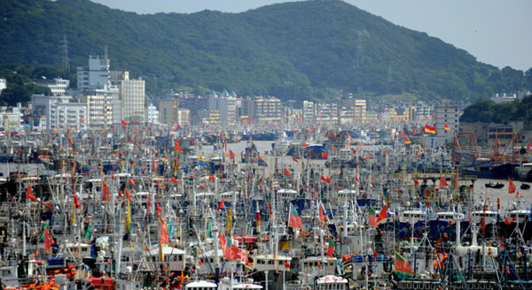 China on orange alert as Typhoon Fitow nears
