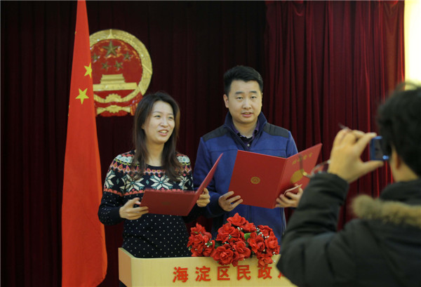 Couples rush to marry on date of 'lifetime love'