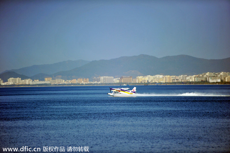First amphibious aircraft lures tourists
