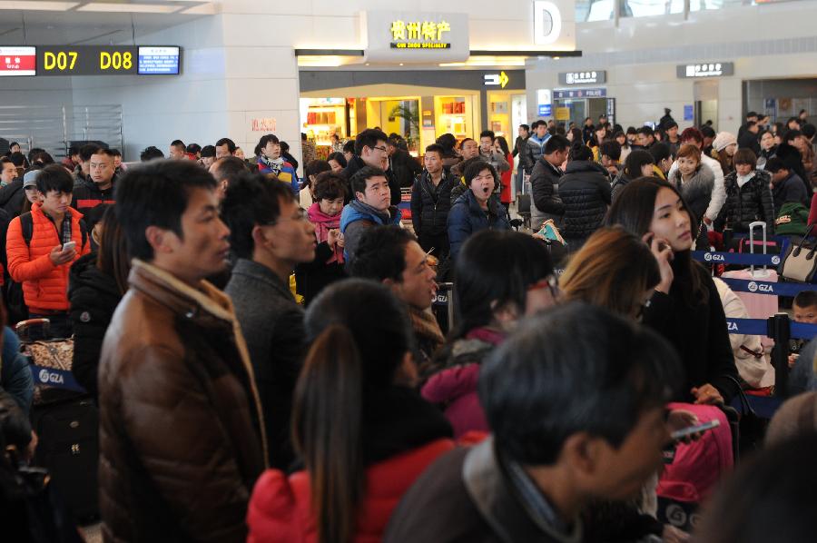 Heavy snow leads to closure of airport in SW China