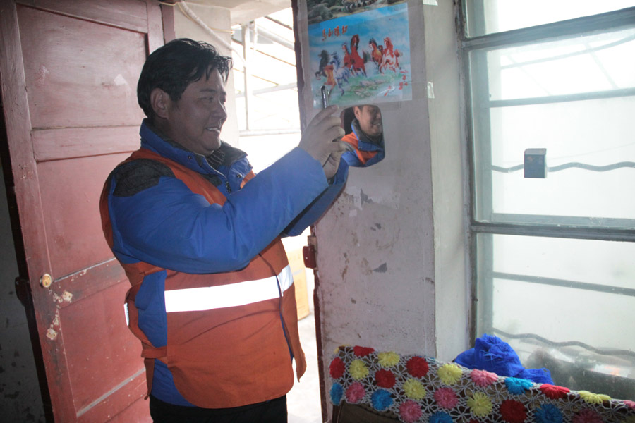 Life of highway maintenance workers on Qinghai-Tibet Plateau